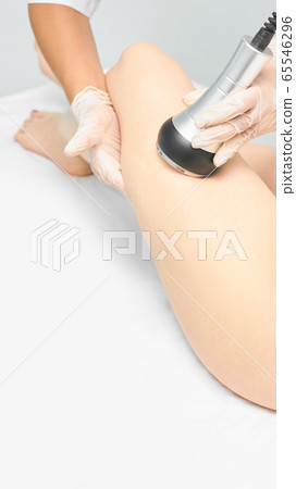 Cavitation rf body treatment. Female ultra sound lipo machine. Spa contouring 65546296