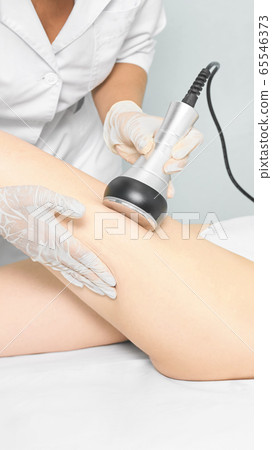 Cavitation rf body treatment. Female ultra sound lipo machine. Spa contouring 65546373