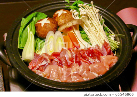 雞肉鍋(torinabe,煮沸之前) 雞肉鍋(torinabe,煮沸之前) 65546906