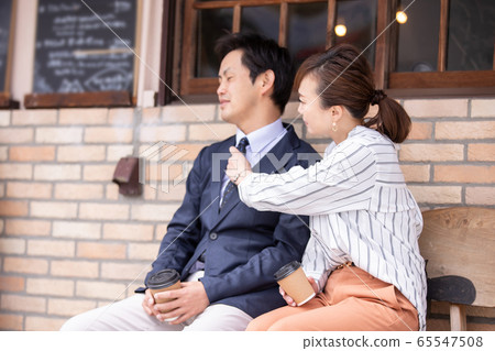 與亞洲男女商人戰鬥 與亞洲男女商人戰鬥 65547508