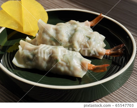 Asian food shrimp dumplings, dim sum Asian food shrimp dumplings, dim sum 65547703