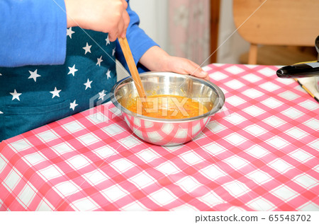 A child A child 65548702