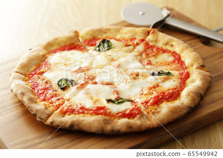 Pizza margarita 65549942