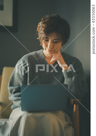 在家上班 在家工作 女生 65550063