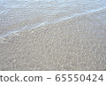 Clear sea water on the beach ② 65550424