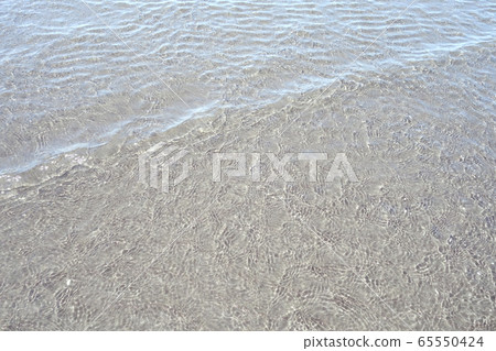 Clear sea water on the beach ② Clear sea water on the beach ② 65550424