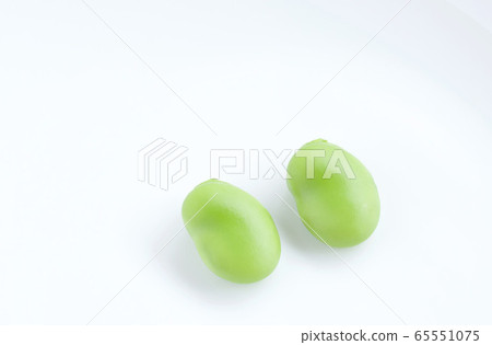 Broad beans Broad beans 65551075