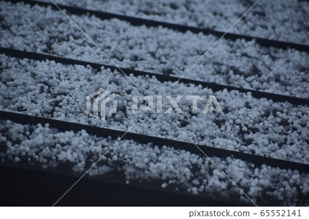 Hail on the roof Hail on the roof 65552141
