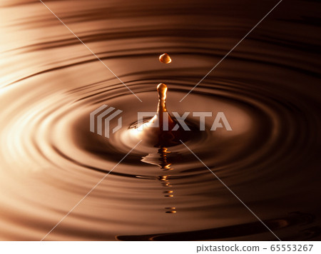 Ripples of water drops brown coffee 65553267