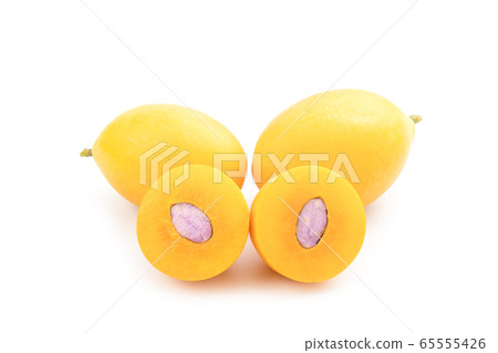 Fresh yellow marian plum fruit (Mayongchid in Thai 65555426