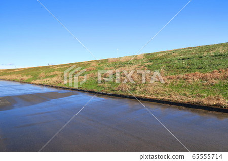 雨後的江戶川河岸和河床風光 65555714