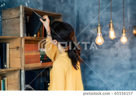 尋找一本書的女人 65556157