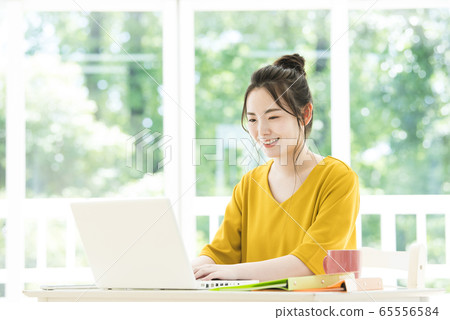 Young Woman Telework Remote Work 65556584