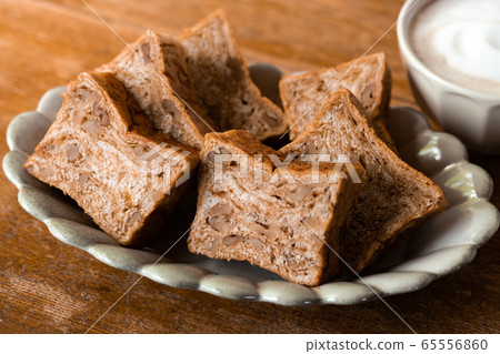 Brown sugar walnut bread Danish pastry bread 65556860