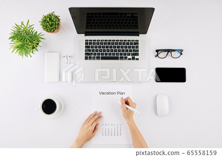 Businesswoman planning vacation Businesswoman planning vacation 65558159