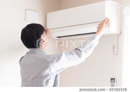 Air conditioner worker construction Air conditioner worker construction 65560326