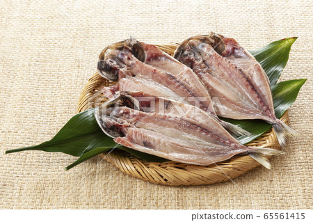 The opening of the horse mackerel 65561415