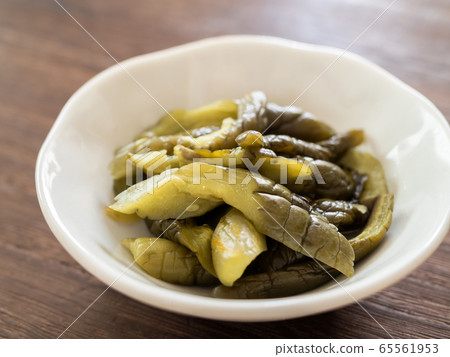 Cucumber pickles 65561953