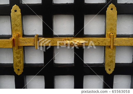 Decorative metal fittings for the Daikakuji shrine hall-3 65563058