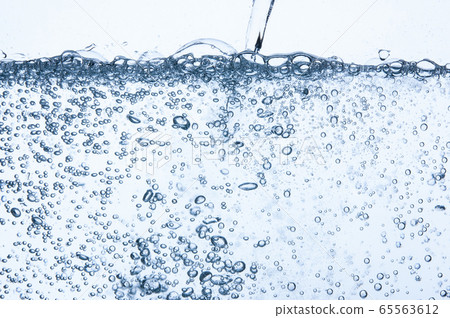 Carbonated water  65563612