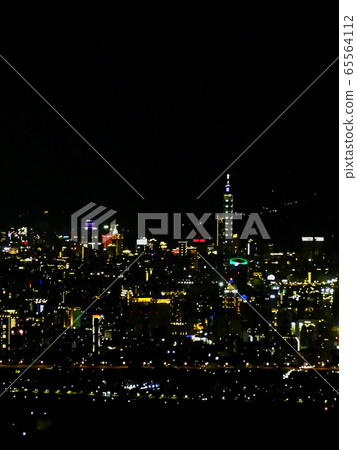 從遠處看台北的夜景_200517_04 65564112