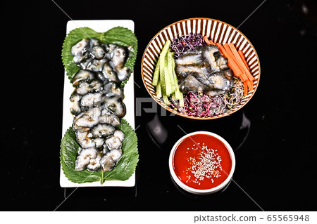 Korean seafood Natural sea cucumber dish Sea cucumber intestines Gonowada Korean seafood Natural sea cucumber dish Sea cucumber intestines Gonowada 65565948