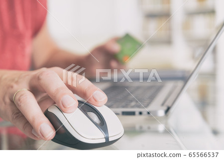 Paying online with credit card Paying online with credit card 65566537