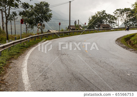 empty asphalt road in beautiful scenic mountains empty asphalt road in beautiful scenic mountains 65566753