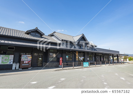 Aso City, Kumamoto Prefecture JR Aso Station in sunny weather 65567182
