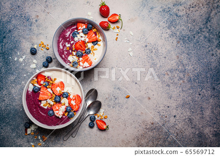 Berry smoothie bowl with granola, berries Berry smoothie bowl with granola, berries 65569712