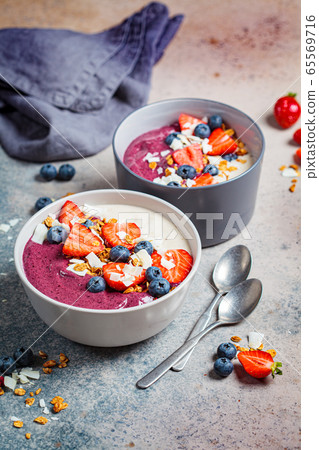 Berry smoothie bowl with granola, strawberry Berry smoothie bowl with granola, strawberry 65569716