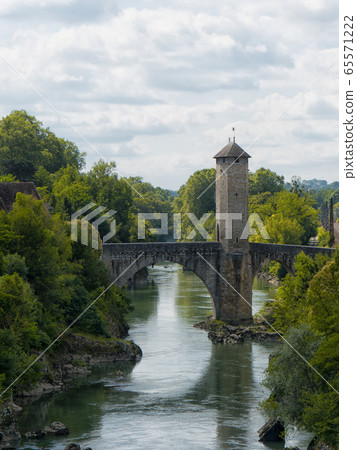 Orthez old bridge in the pyrenees Orthez old bridge in the pyrenees 65571222