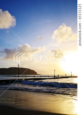 Summer sunset 65572125