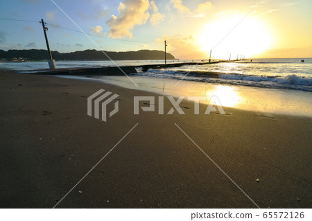 Sunset on the beach 65572126