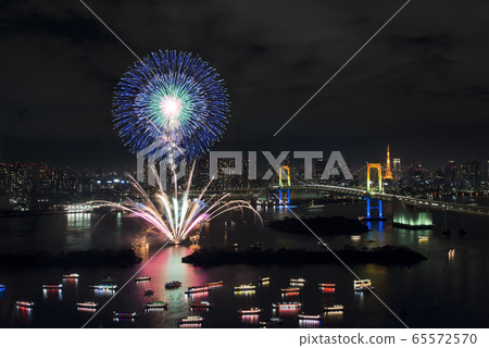 [Japan, Tokyo] Fireworks image of Odaiba 65572570