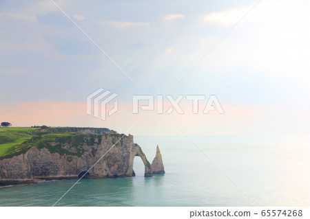 Etretat, cliffs 65574268