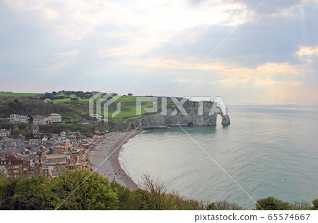 Etretat, cliffs 65574667