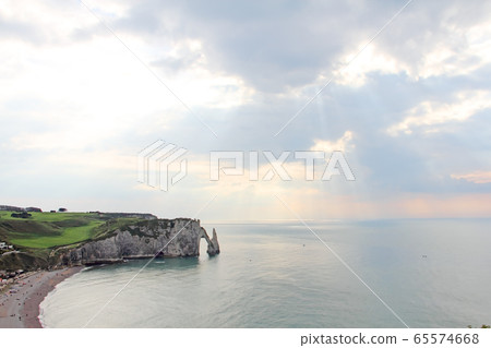 Etretat, cliffs 65574668
