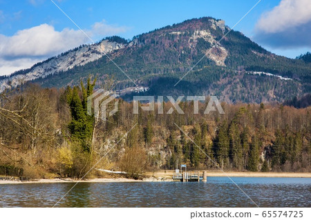 View idyllic Alpine mountains and lake Hallstattersee. Sunny winter morning in Austria View idyllic Alpine mountains and lake Hallstattersee. Sunny winter morning in Austria 65574725