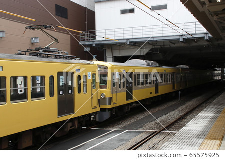 New 101 series in detention on Tokorozawa station side line 65575925