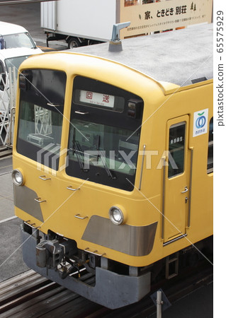 New 101 series (towed vehicle) detained on the Tokorozawa station side line 65575929