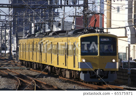 Traction mode: Seibu Shinjuku Line New 101 Series train 65575971