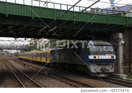 武藏野線經過的西武鐵道新系列101(新秋津站) 武藏野線經過的西武鐵道新系列101(新秋津站) 65575974