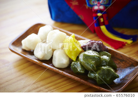 韓國傳統年糕糖果鬆平宋年糕的形象 韓國傳統年糕糖果鬆平宋年糕的形象 65576010