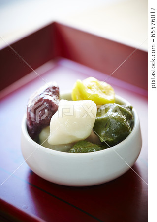 Image of Korean traditional rice cake confectionery Songpyeon Song Mochi Image of Korean traditional rice cake confectionery Songpyeon Song Mochi 65576012