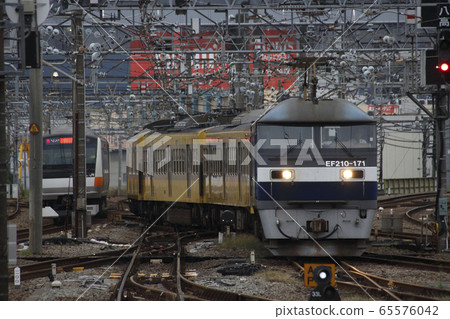 Seibu Railway New Series 101 Arriving at Chuo Line Hachioji Station 65576042