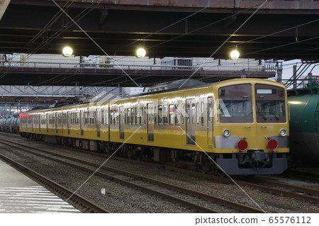 Seibu Railway New Series 101 stopped at Hachioji Station on the Chuo Line 65576112