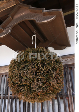 Niigata Murakami eaves cedar ball 65576614