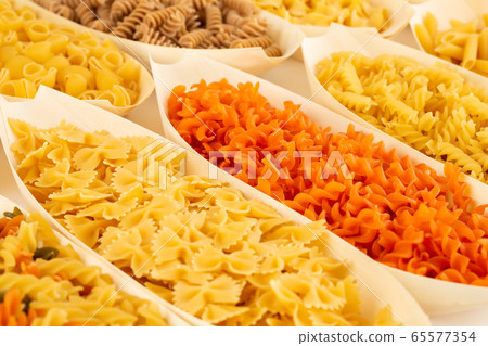 Various kind of pasta 65577354