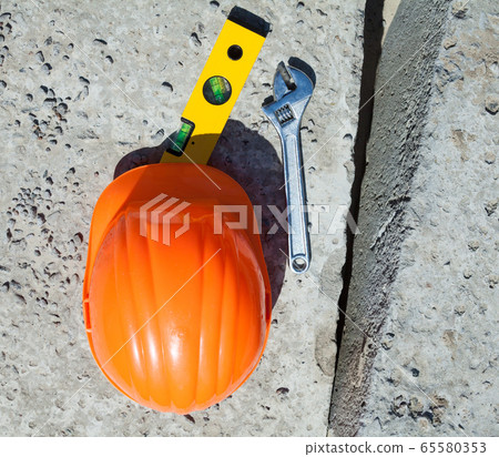 Plastic hardhat, spirit level and adjustable Plastic hardhat, spirit level and adjustable 65580353